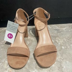 A new day Michaela heels Size 5 1/2
